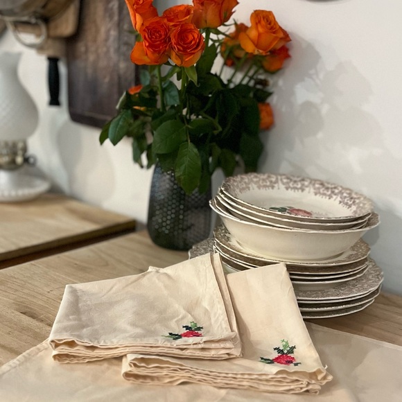 Vintage Set of 6 Embroidered Linen Napkins - Picture 7 of 14